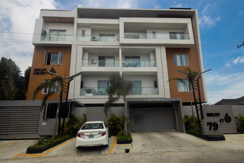 Brum Height 6: Front facade with balconies above the entrance and parking